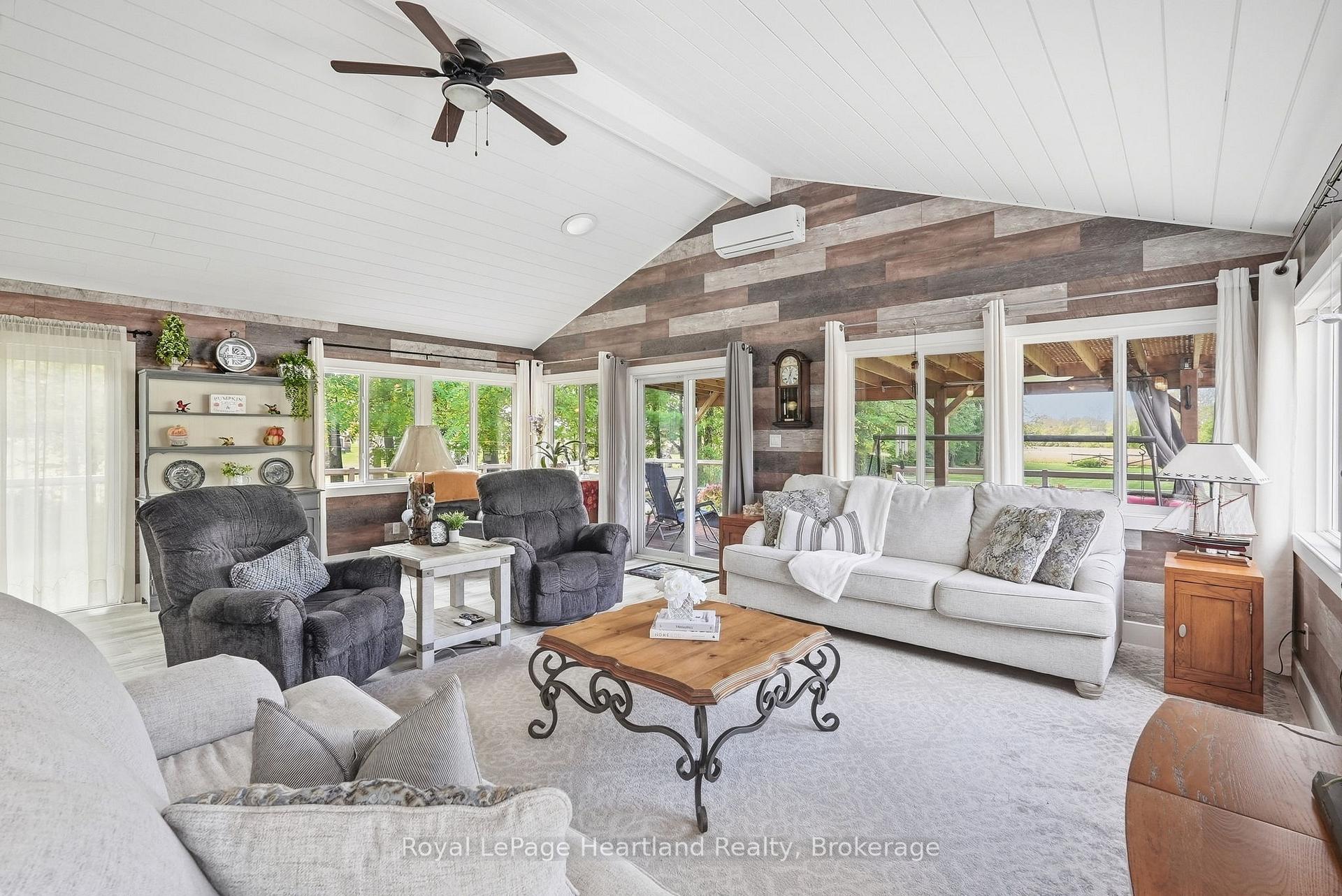 Photo 24 of 2044 Alma Street S, Howick — HOMEH