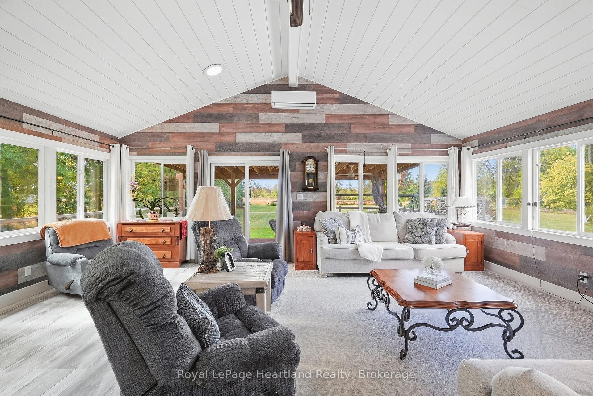 Photo 25 of 2044 Alma Street S, Howick — HOMEH
