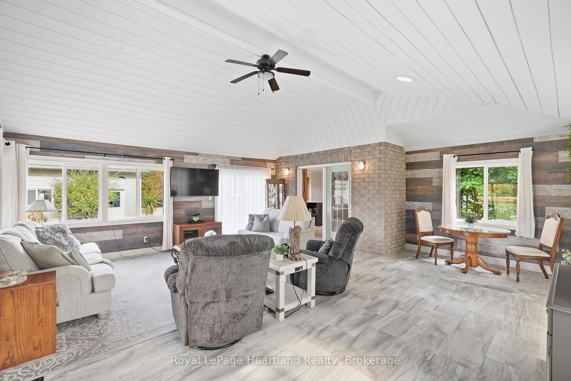 Photo 26 of 2044 Alma Street S, Howick — HOMEH