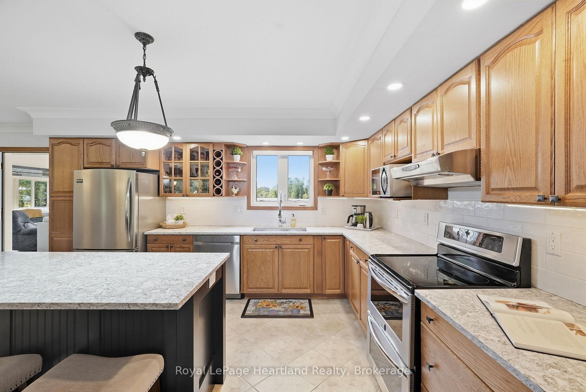 Photo 32 of 2044 Alma Street S, Howick — HOMEH