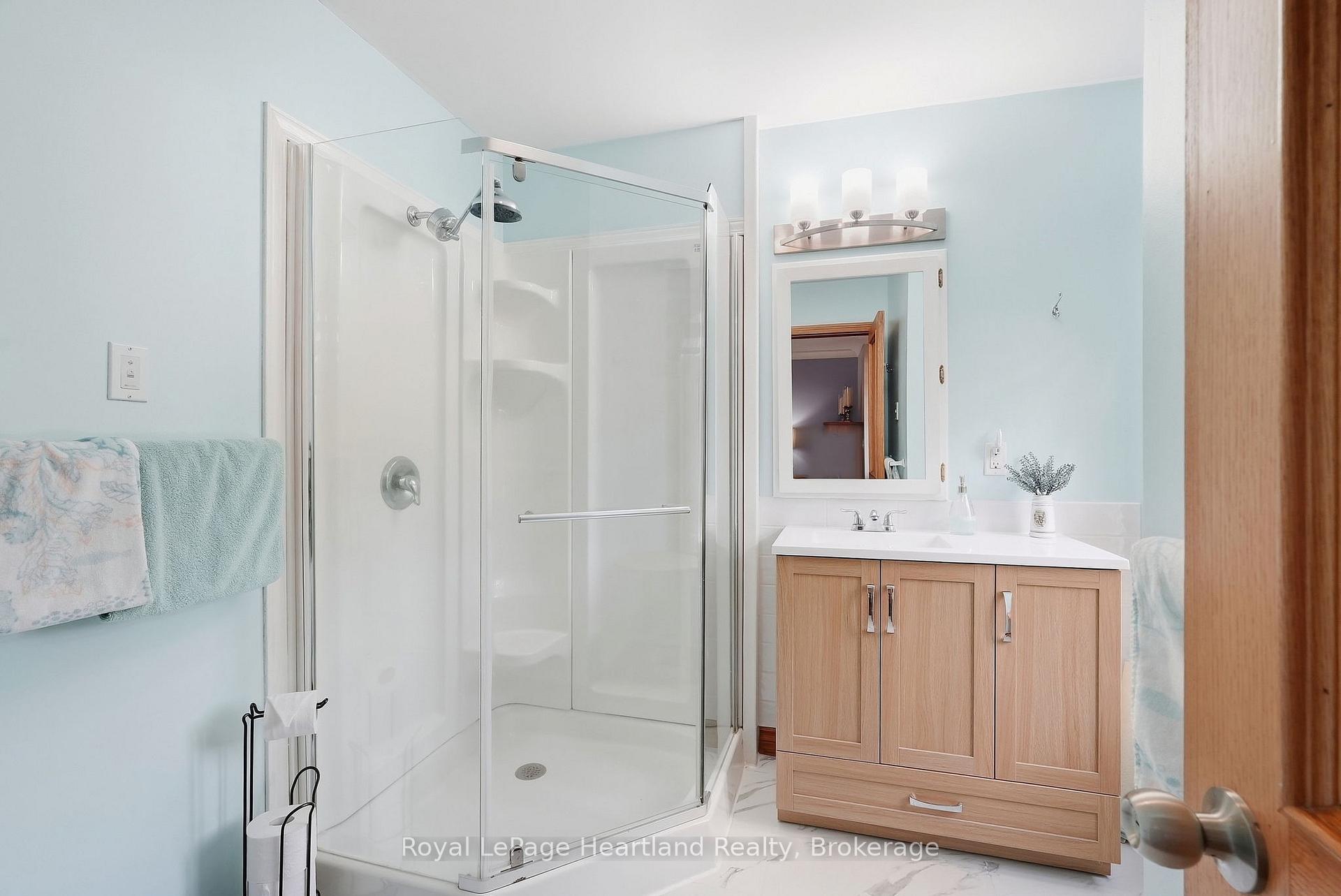 Photo 43 of 2044 Alma Street S, Howick — HOMEH