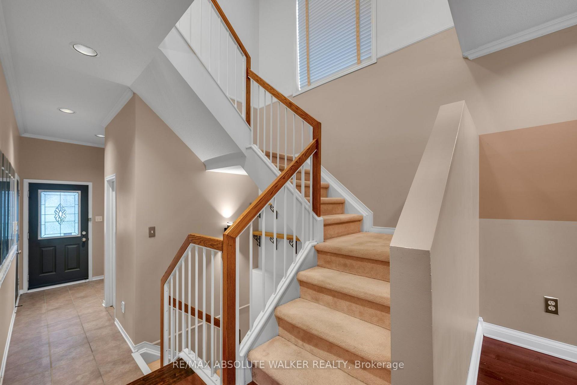 Photo 4 of 6376 Sablewood Place, Ottawa, Chapel Hill — HOMEH