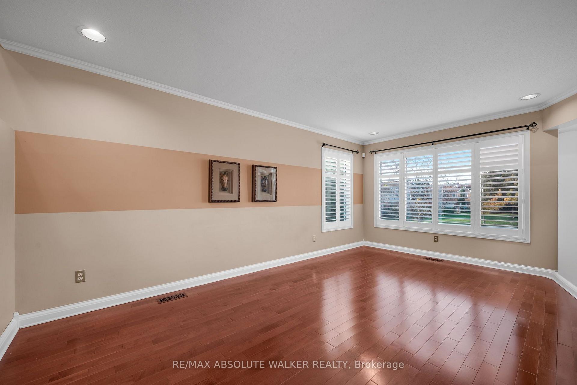 Photo 7 of 6376 Sablewood Place, Ottawa, Chapel Hill — HOMEH