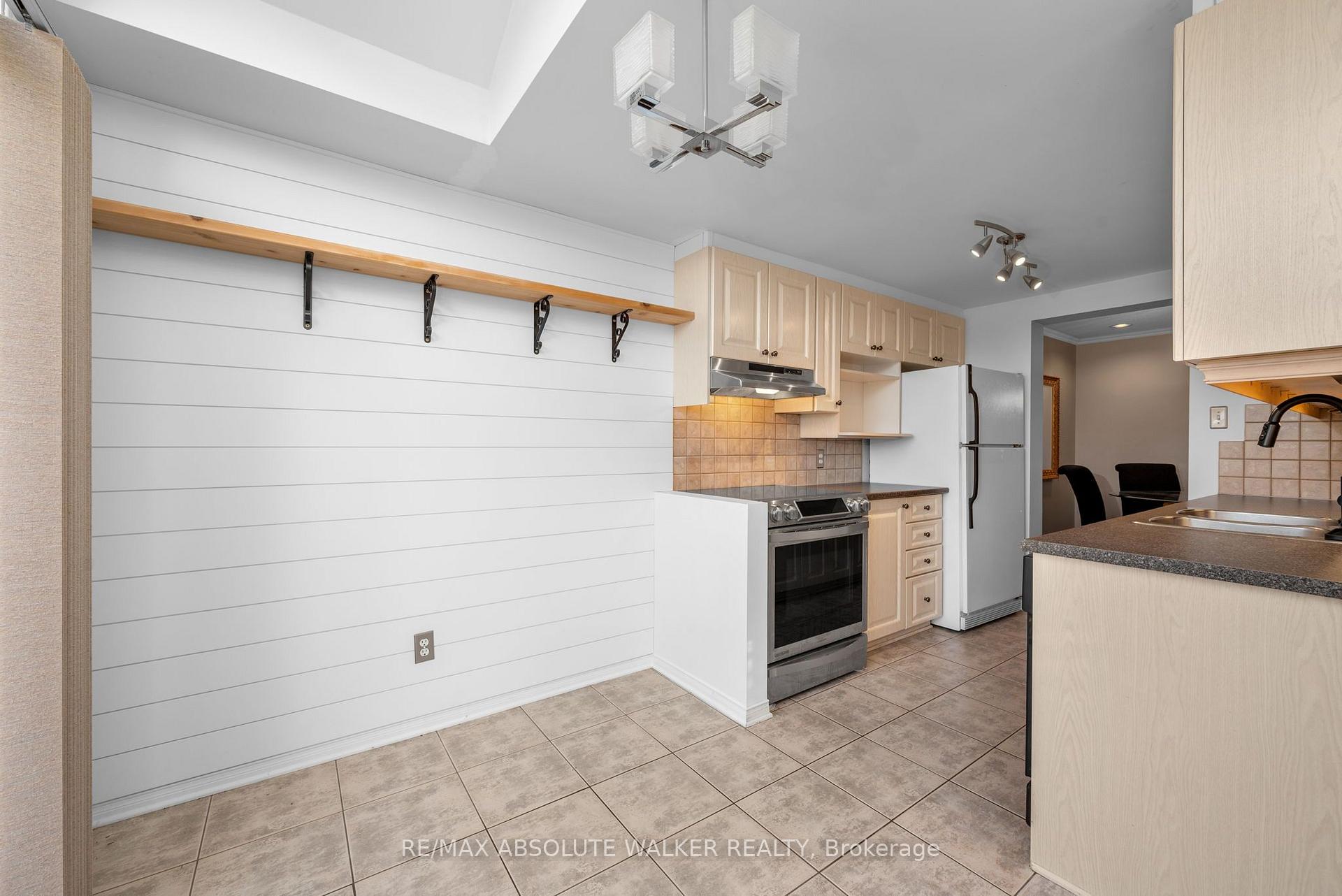 Photo 16 of 6376 Sablewood Place, Ottawa, Chapel Hill — HOMEH