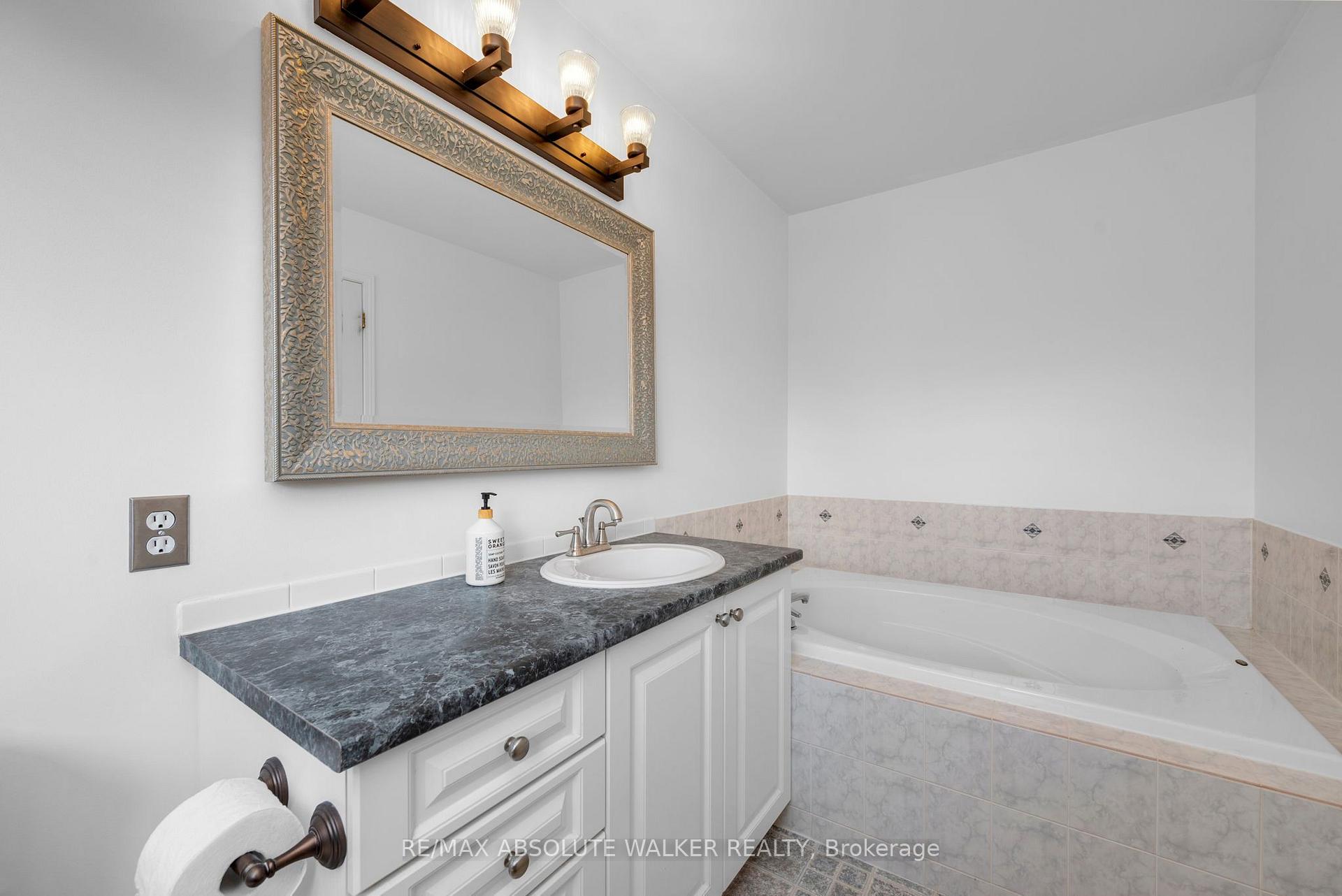 Photo 22 of 6376 Sablewood Place, Ottawa, Chapel Hill — HOMEH