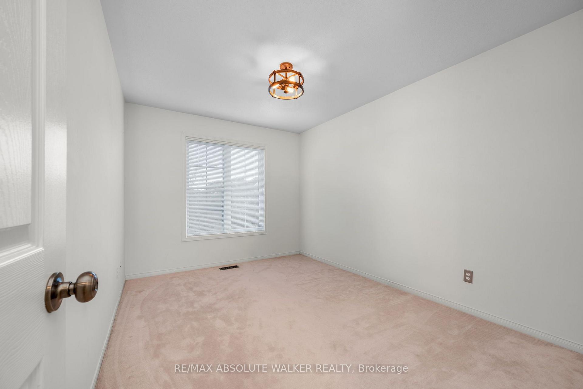 Photo 24 of 6376 Sablewood Place, Ottawa, Chapel Hill — HOMEH
