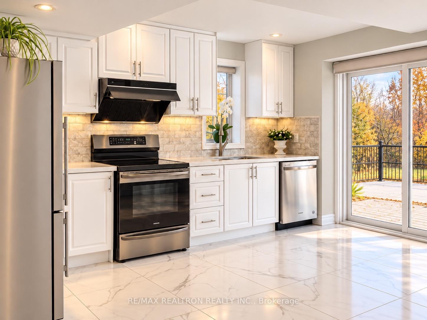 Photo 2 of Unit Lower, 49 Roy Harper Avenue, Aurora, Rural Aurora — HOMEH
