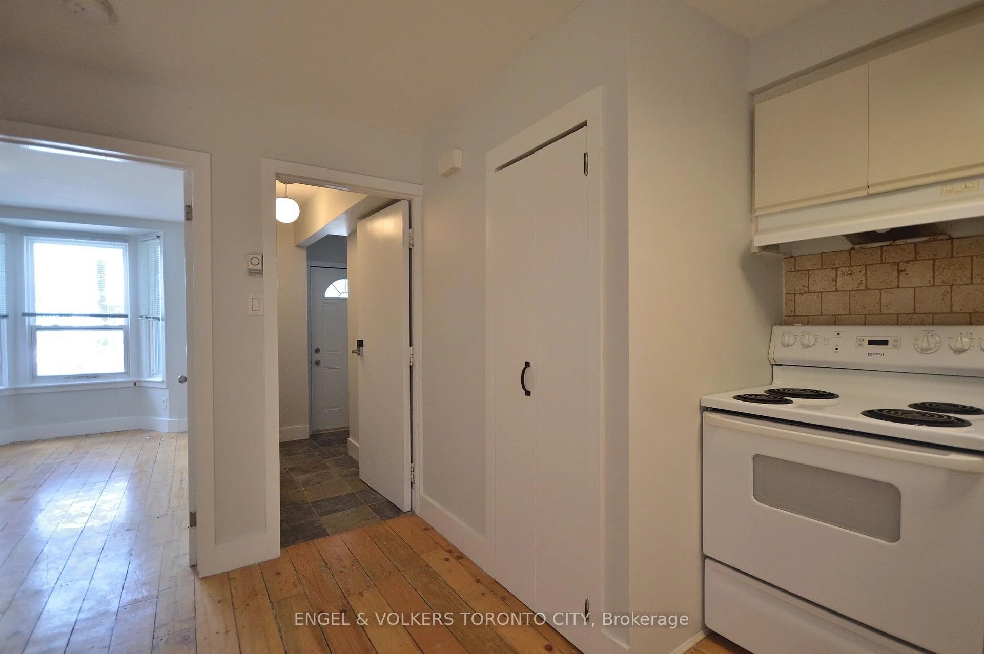 Photo 6 of Unit Basement, 1801 Dundas Street E, Toronto, Greenwood-Coxwell — HOMEH