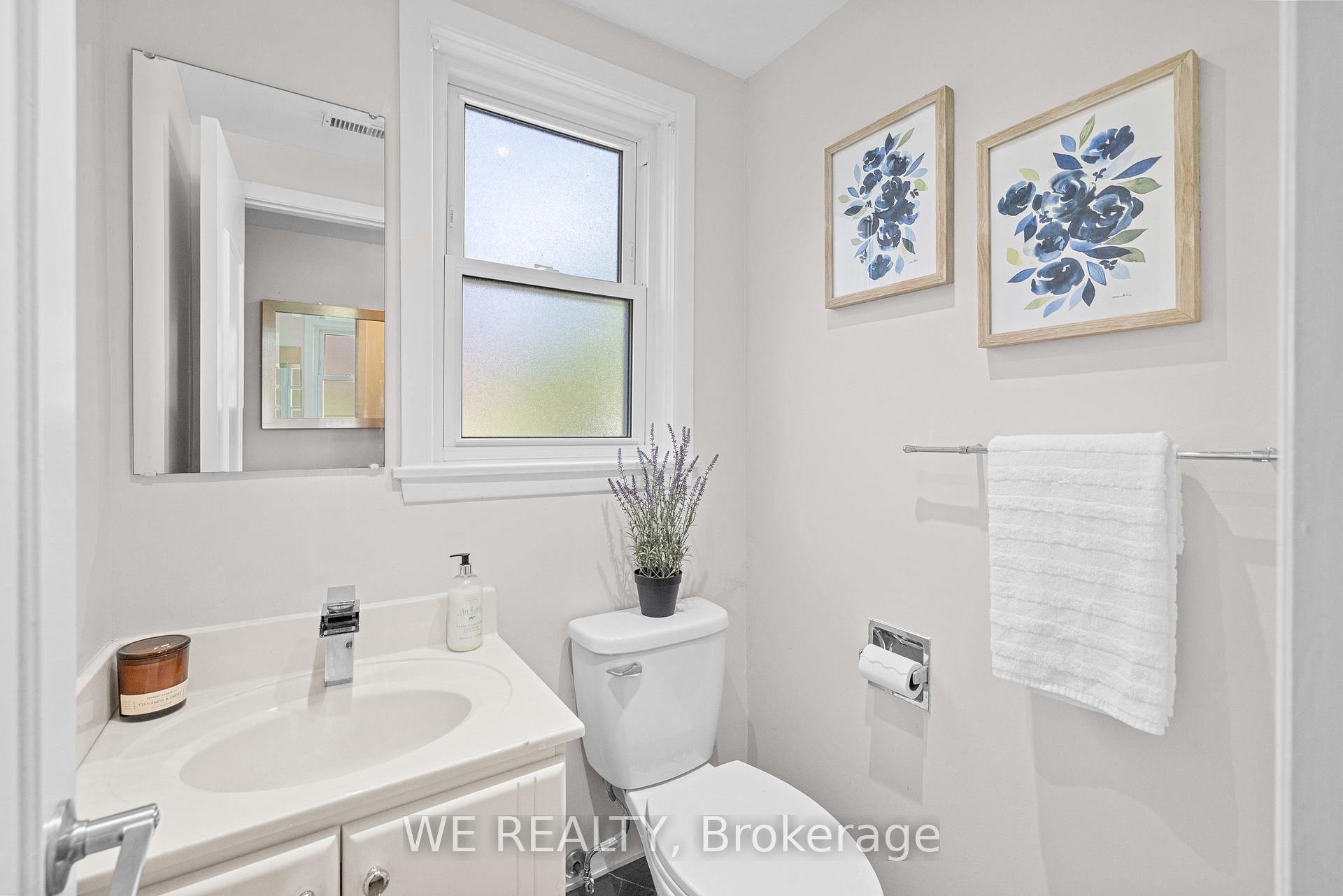 Photo 14 of 11 Stonedale Placeway, North York, Banbury-Don Mills — HOMEH