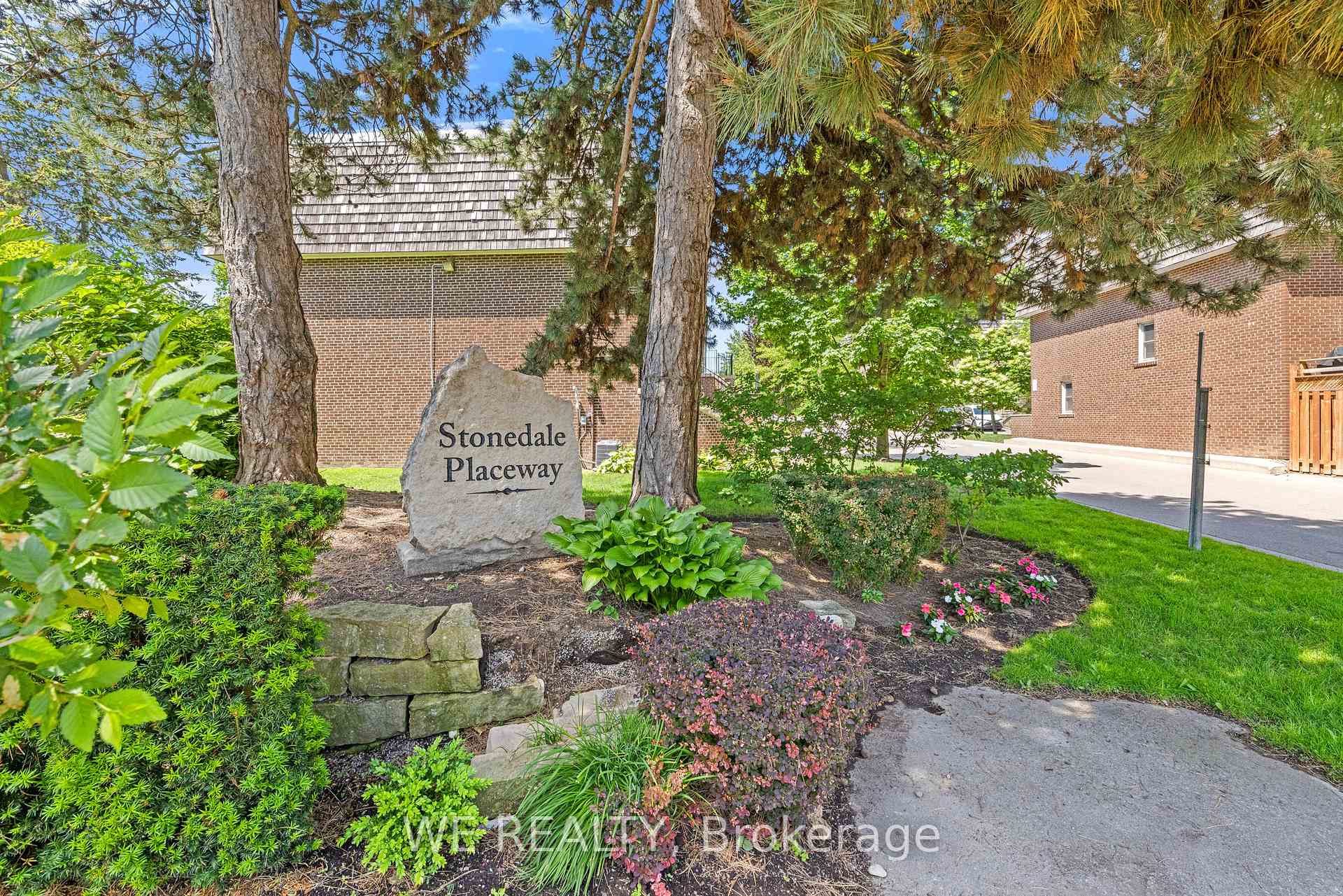 Photo 40 of 11 Stonedale Placeway, North York, Banbury-Don Mills — HOMEH