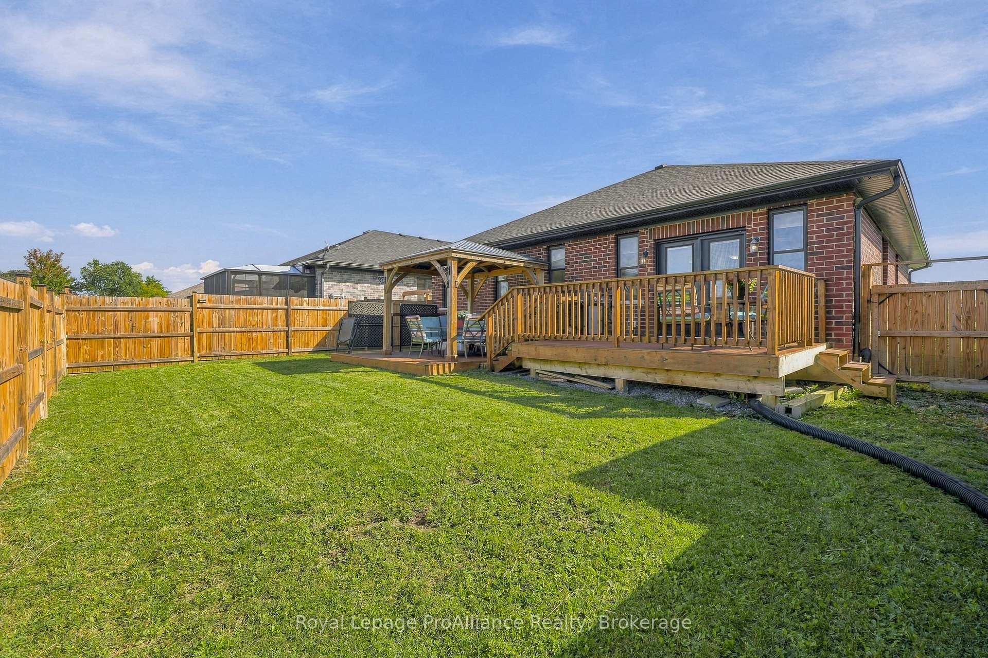 Photo 8 of 28 Aberdeen Street W, Stirling-Rawdon, Stirling Ward — HOMEH