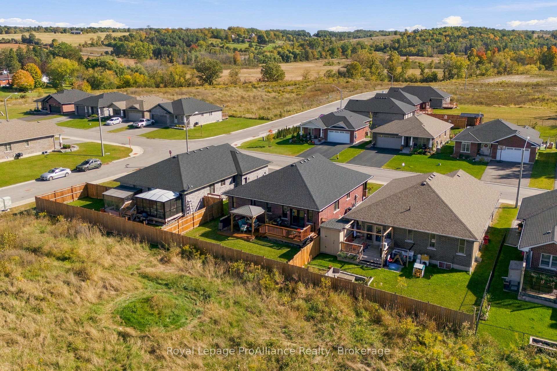 Photo 10 of 28 Aberdeen Street W, Stirling-Rawdon, Stirling Ward — HOMEH