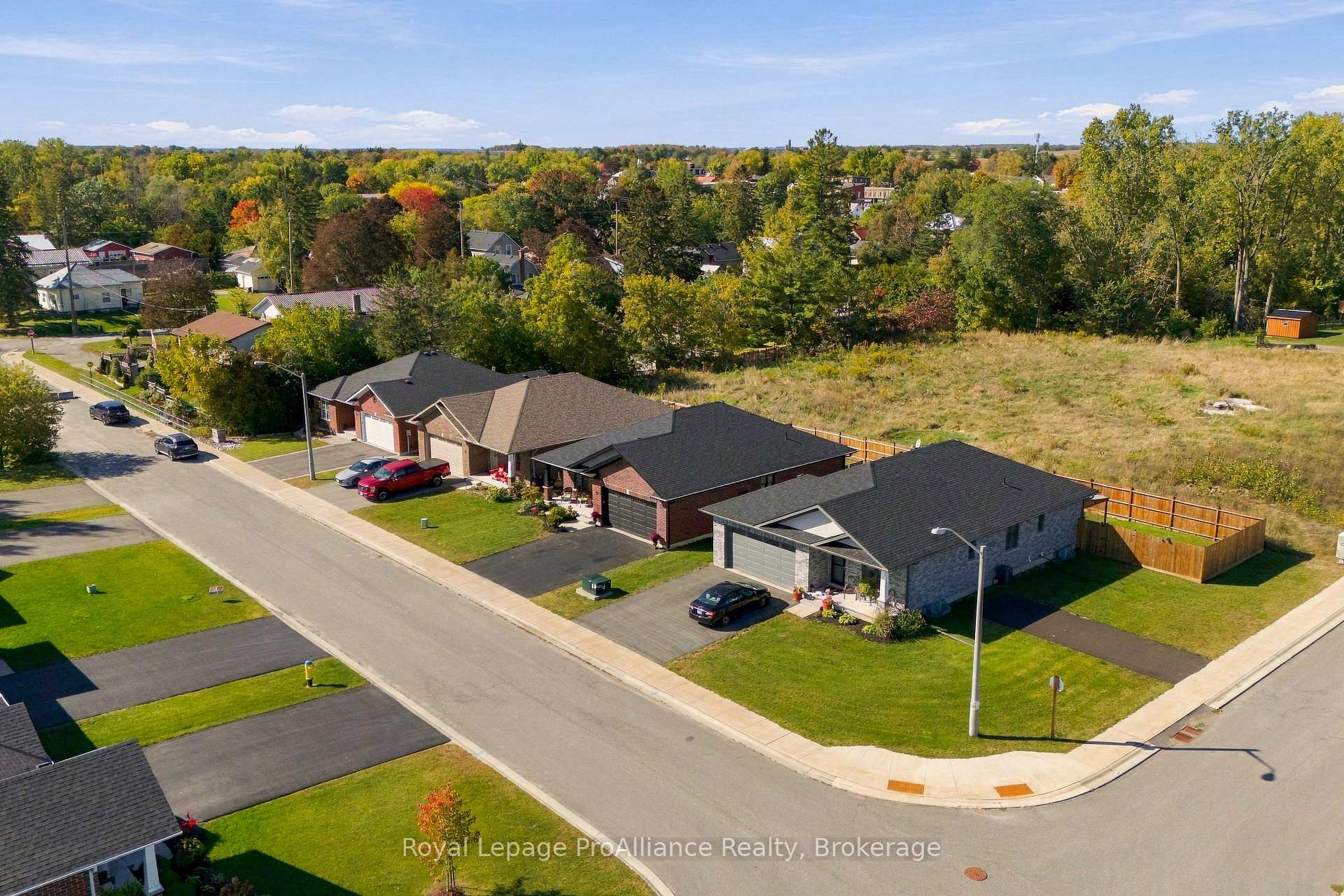 Photo 11 of 28 Aberdeen Street W, Stirling-Rawdon, Stirling Ward — HOMEH