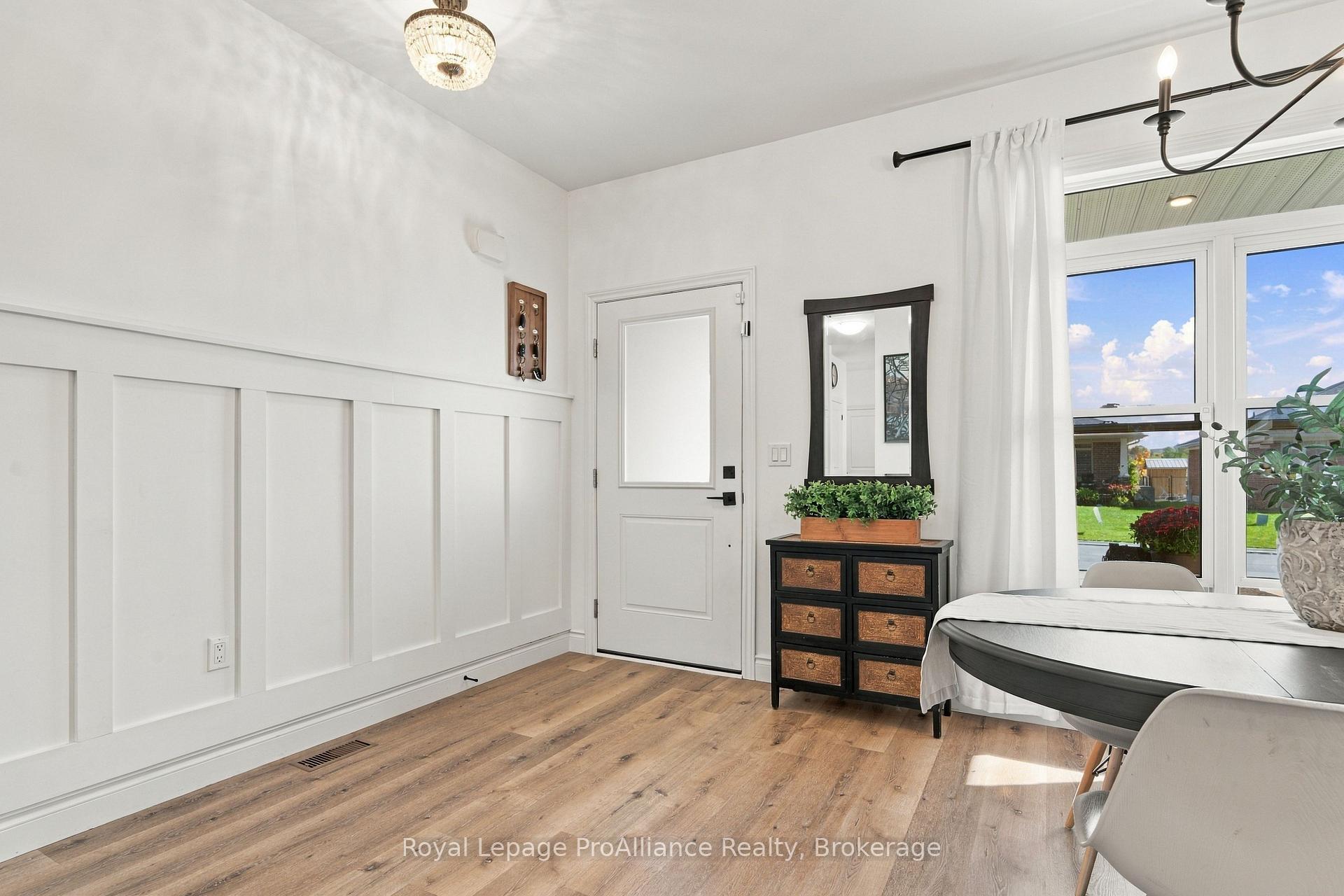 Photo 15 of 28 Aberdeen Street W, Stirling-Rawdon, Stirling Ward — HOMEH