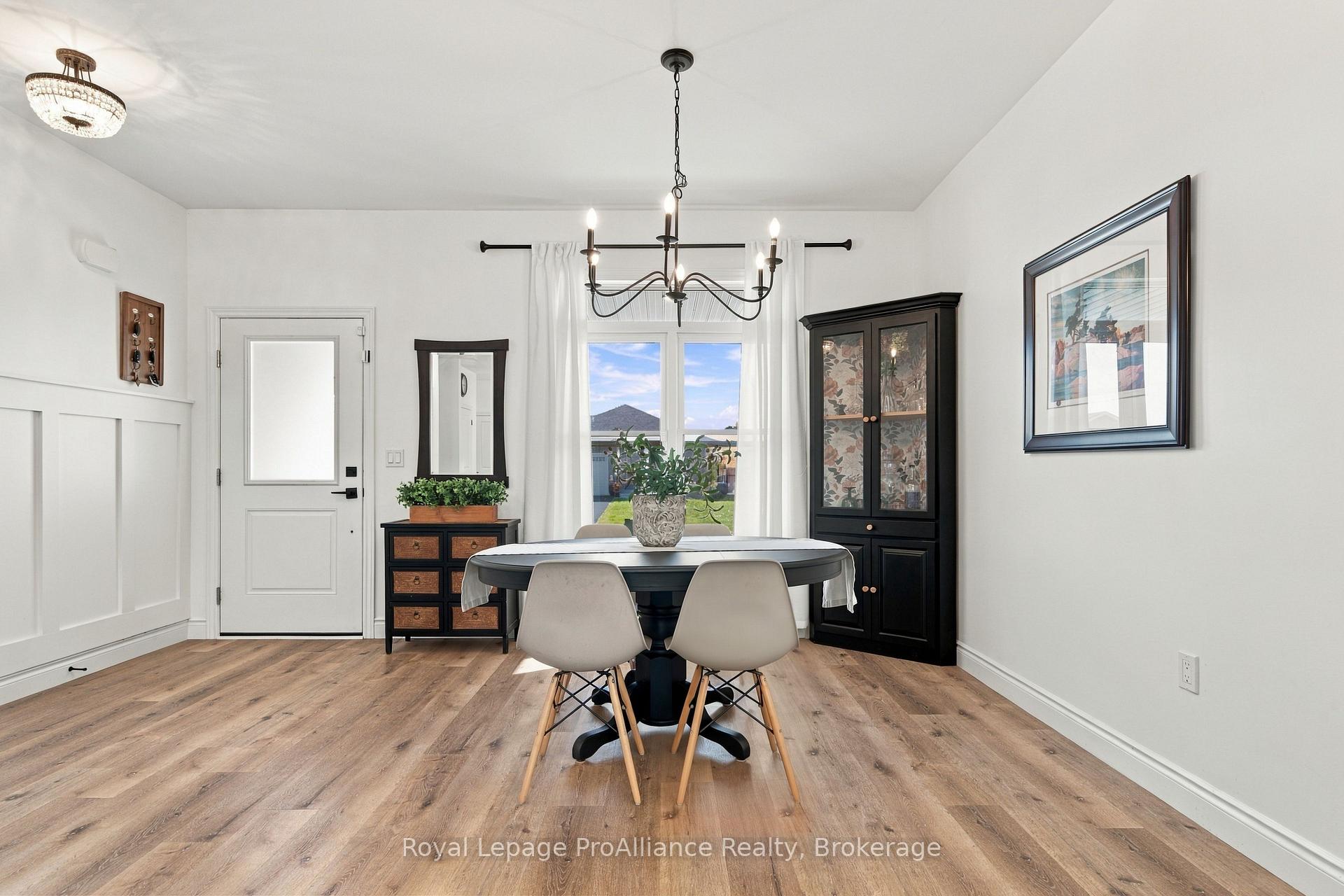 Photo 16 of 28 Aberdeen Street W, Stirling-Rawdon, Stirling Ward — HOMEH