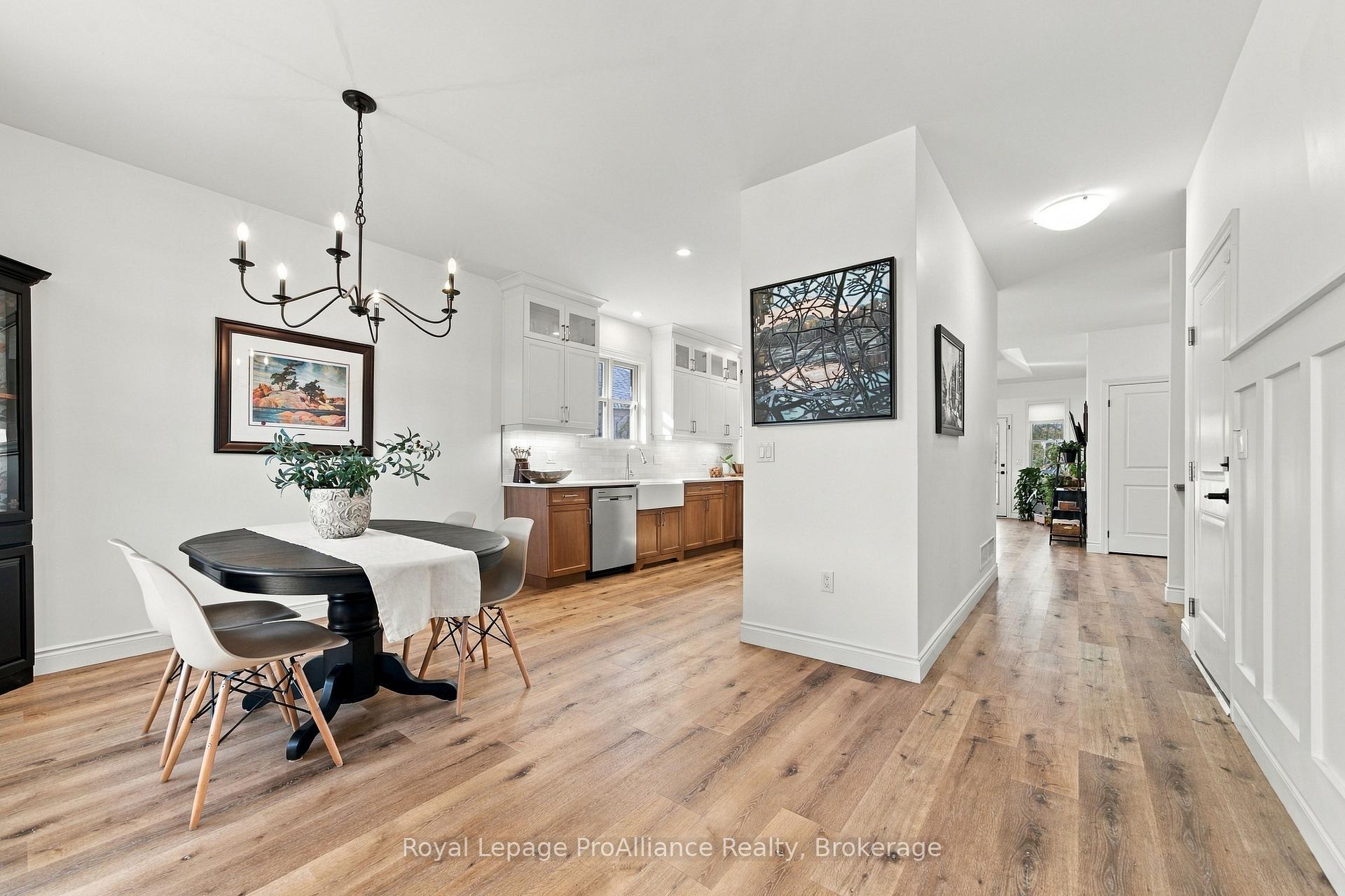 Photo 17 of 28 Aberdeen Street W, Stirling-Rawdon, Stirling Ward — HOMEH
