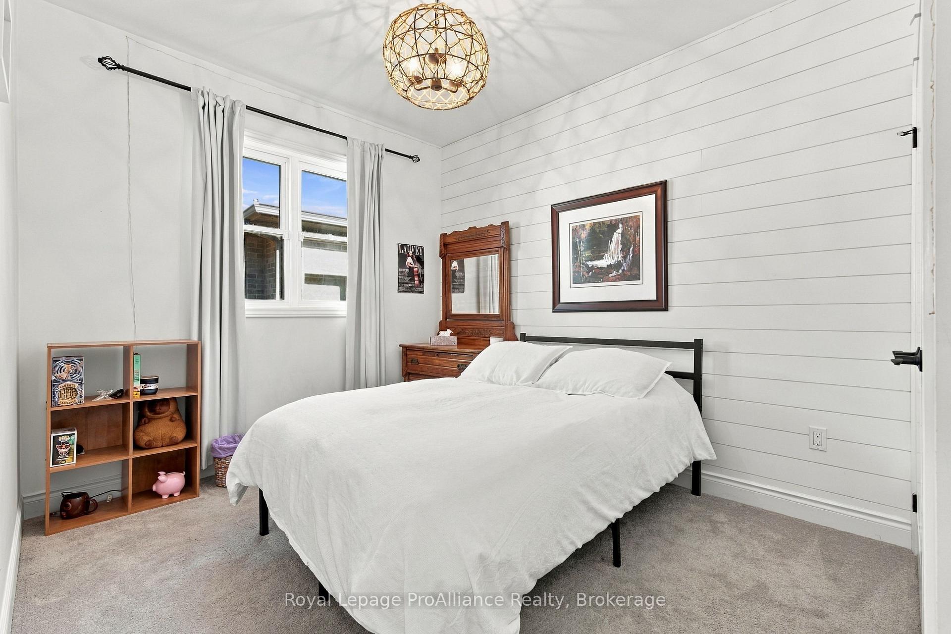 Photo 33 of 28 Aberdeen Street W, Stirling-Rawdon, Stirling Ward — HOMEH