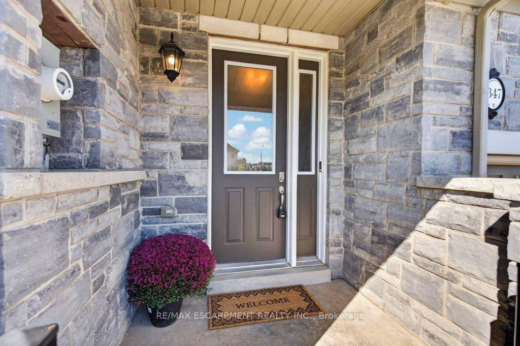 Photo 5 of 347 Raymond Road, Hamilton, Meadowlands — HOMEH
