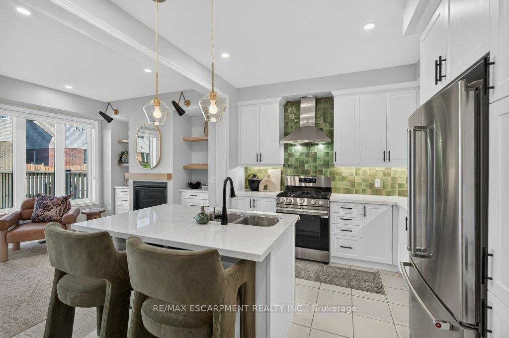 Photo 10 of 347 Raymond Road, Hamilton, Meadowlands — HOMEH