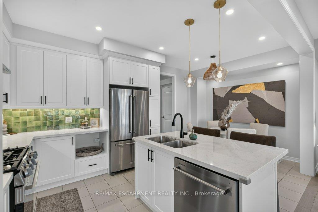 Photo 11 of 347 Raymond Road, Hamilton, Meadowlands — HOMEH