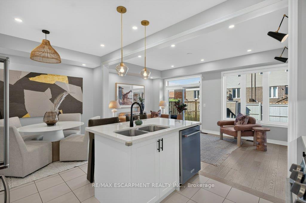 Photo 12 of 347 Raymond Road, Hamilton, Meadowlands — HOMEH
