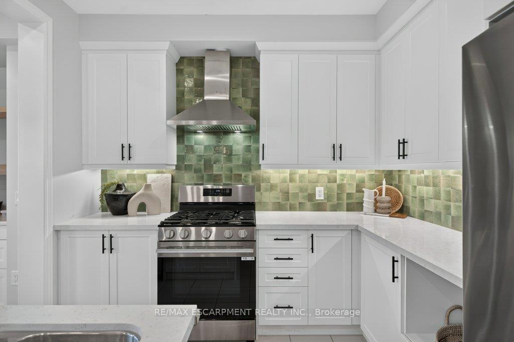 Photo 13 of 347 Raymond Road, Hamilton, Meadowlands — HOMEH