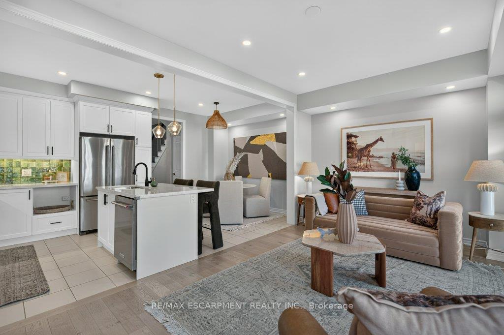 Photo 17 of 347 Raymond Road, Hamilton, Meadowlands — HOMEH