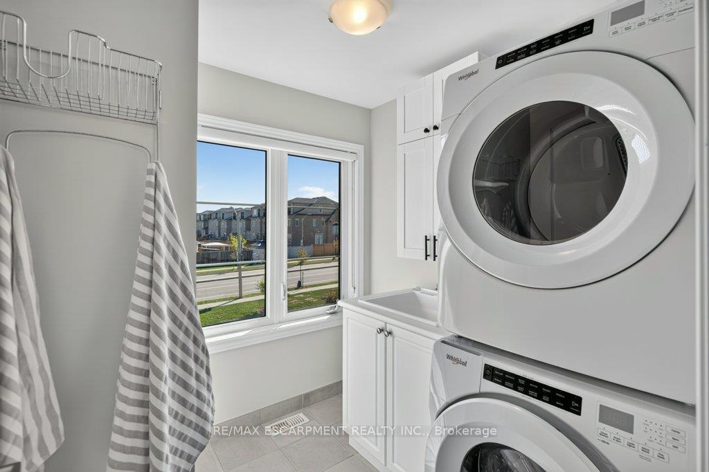 Photo 33 of 347 Raymond Road, Hamilton, Meadowlands — HOMEH