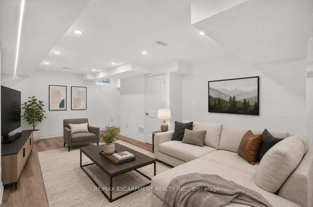 Photo 36 of 347 Raymond Road, Hamilton, Meadowlands — HOMEH