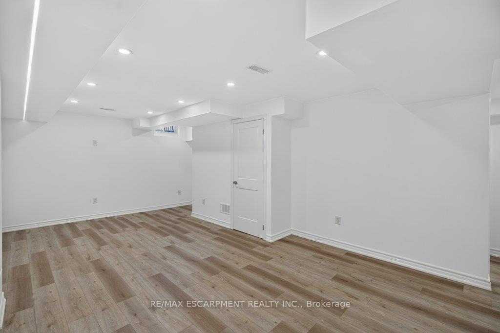 Photo 37 of 347 Raymond Road, Hamilton, Meadowlands — HOMEH