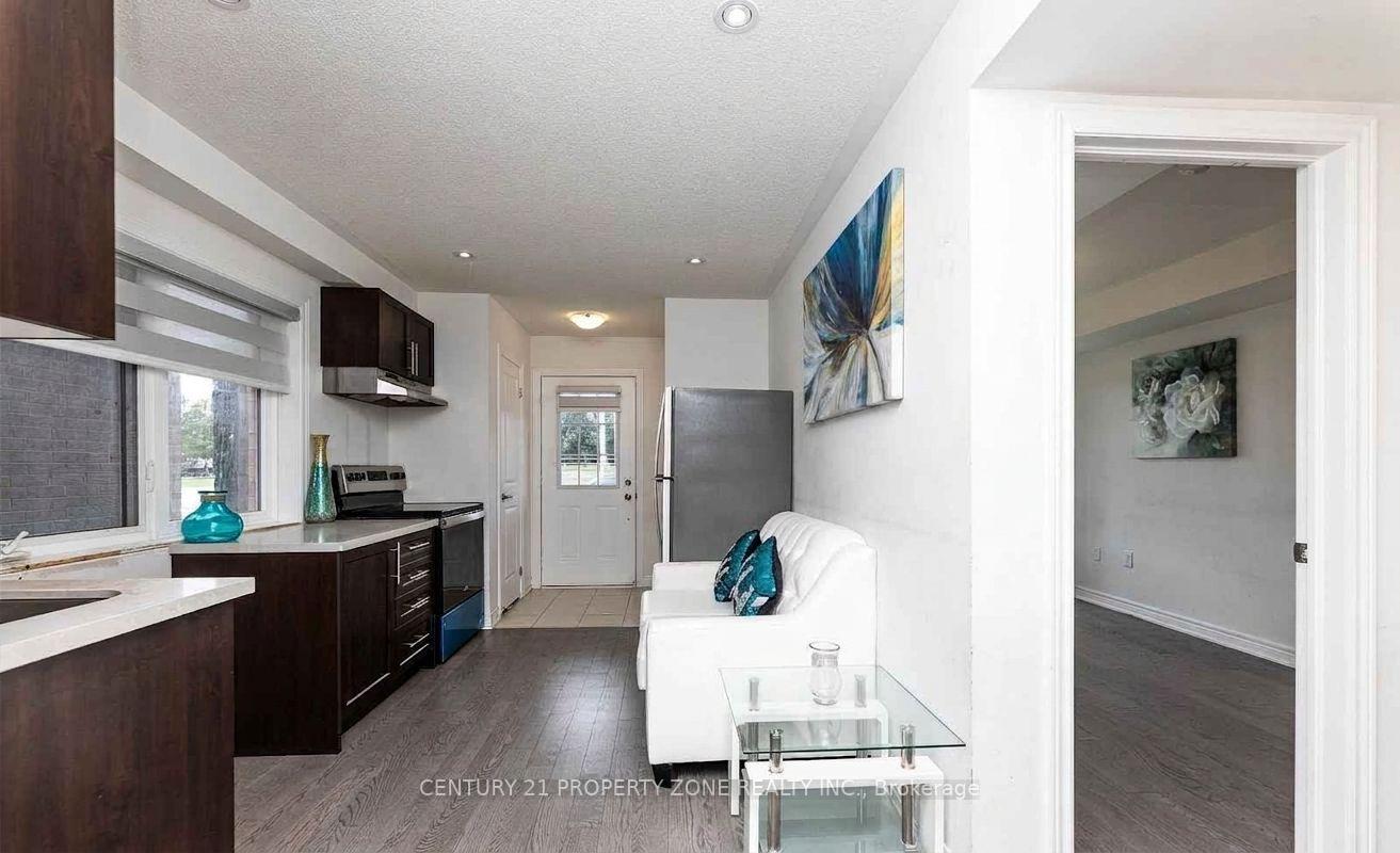 Photo 2 of 39 Hashmi Place, Brampton, Credit Valley — HOMEH
