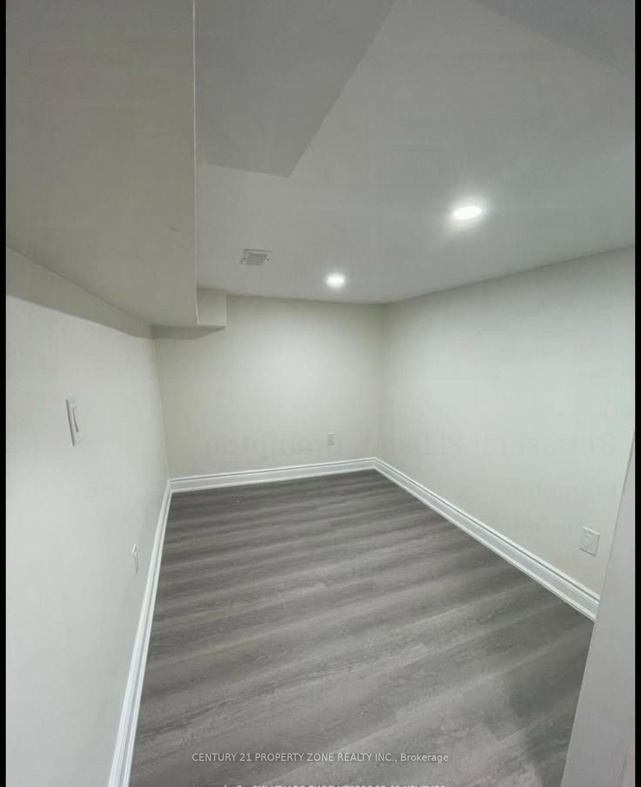 Photo 5 of 39 Hashmi Place, Brampton, Credit Valley — HOMEH