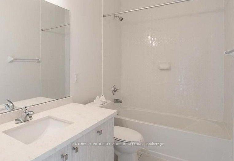 Photo 6 of 39 Hashmi Place, Brampton, Credit Valley — HOMEH