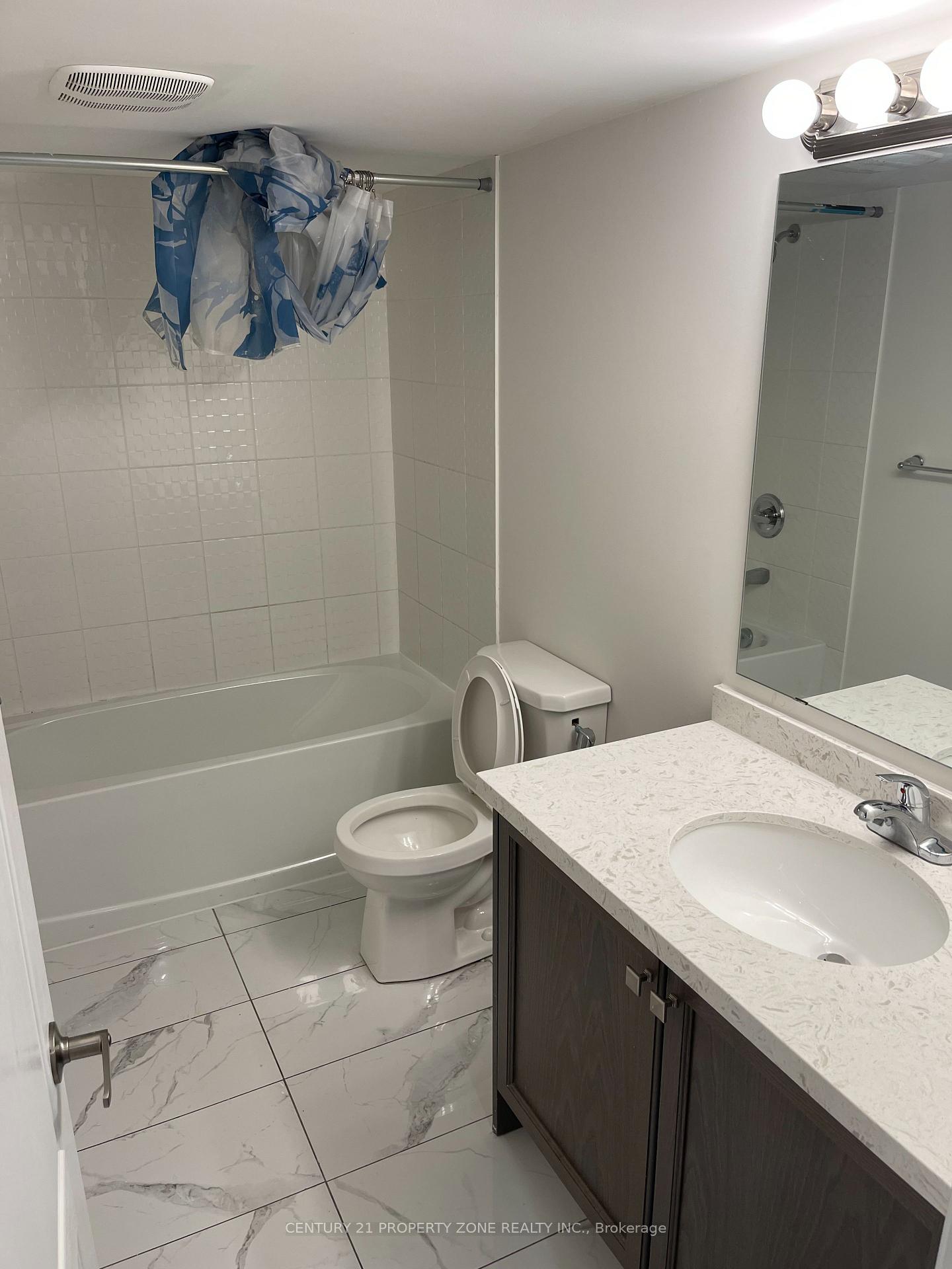 Photo 13 of 39 Hashmi Place, Brampton, Credit Valley — HOMEH