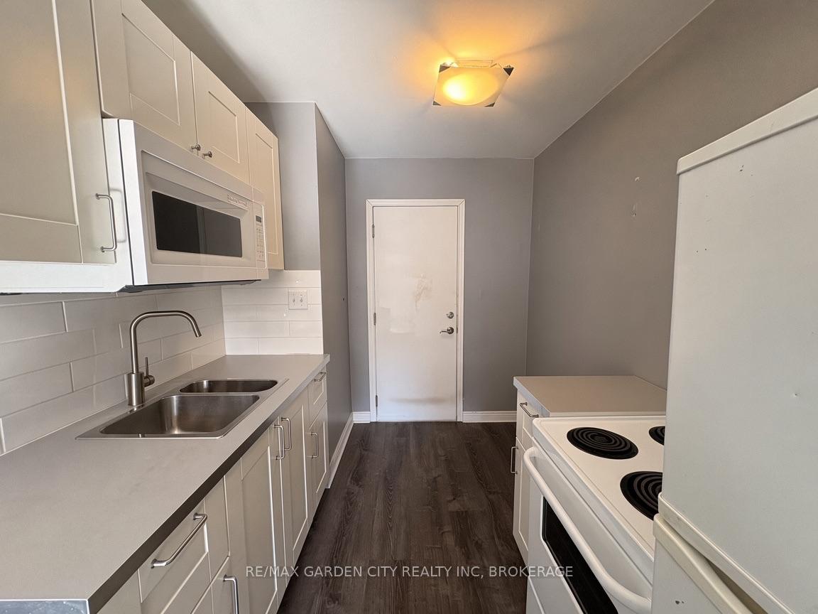 Photo 3 of Unit 6, 1419 Pelham Street, Pelham, Fonthill — HOMEH