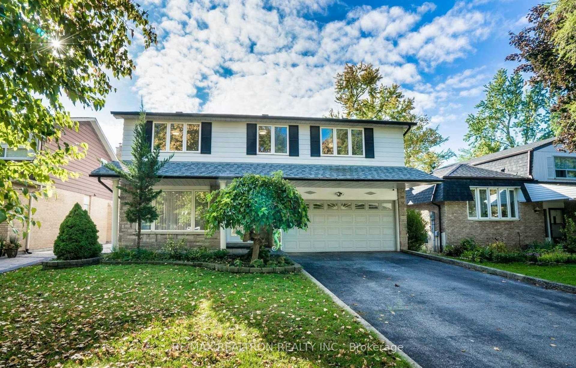 Photo 1 of 21 Ferrah Street, Markham, Unionville — HOMEH