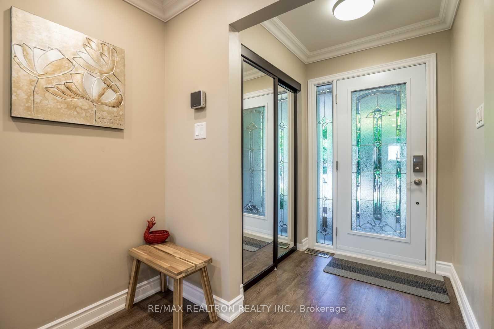 Photo 2 of 21 Ferrah Street, Markham, Unionville — HOMEH