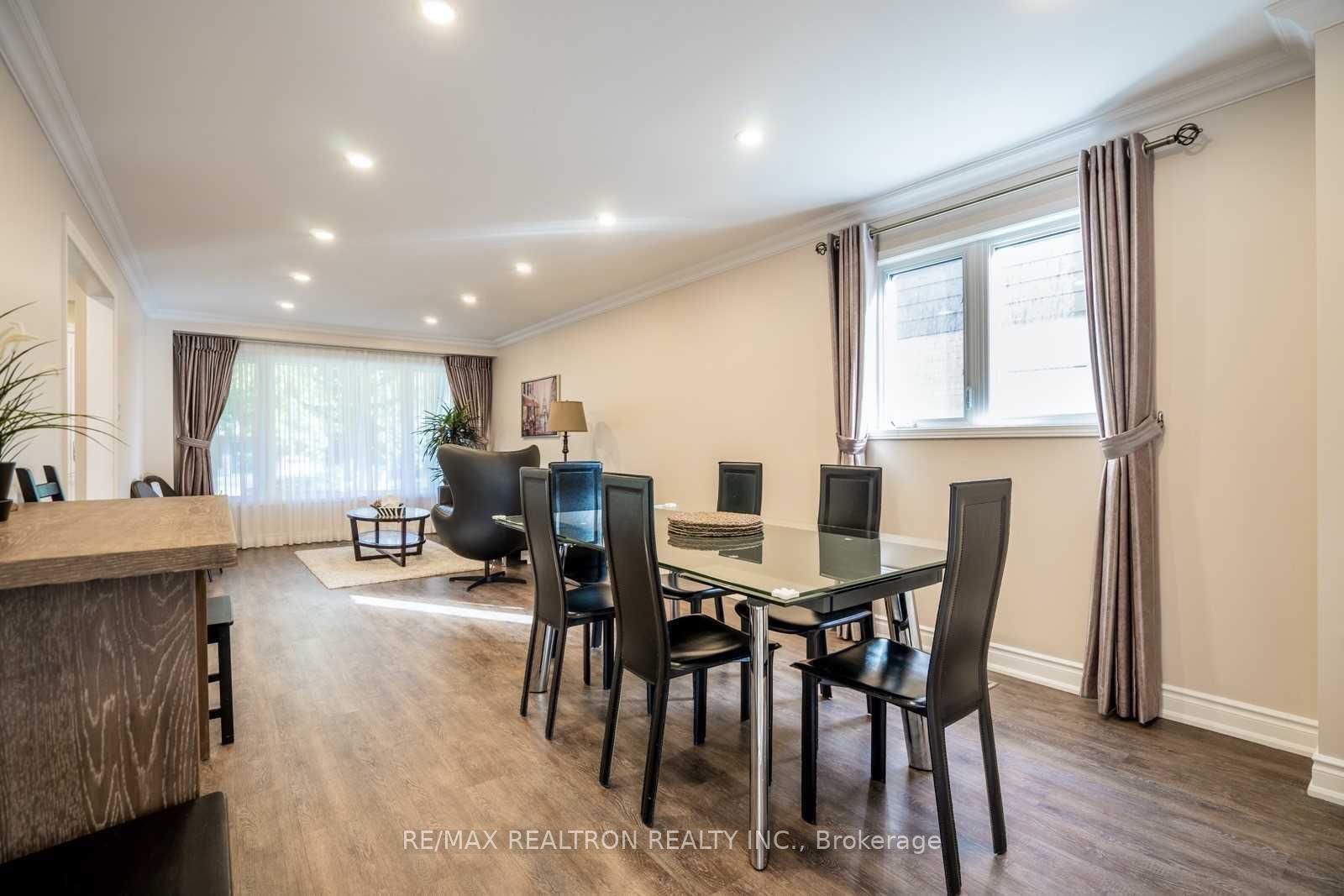 Photo 4 of 21 Ferrah Street, Markham, Unionville — HOMEH