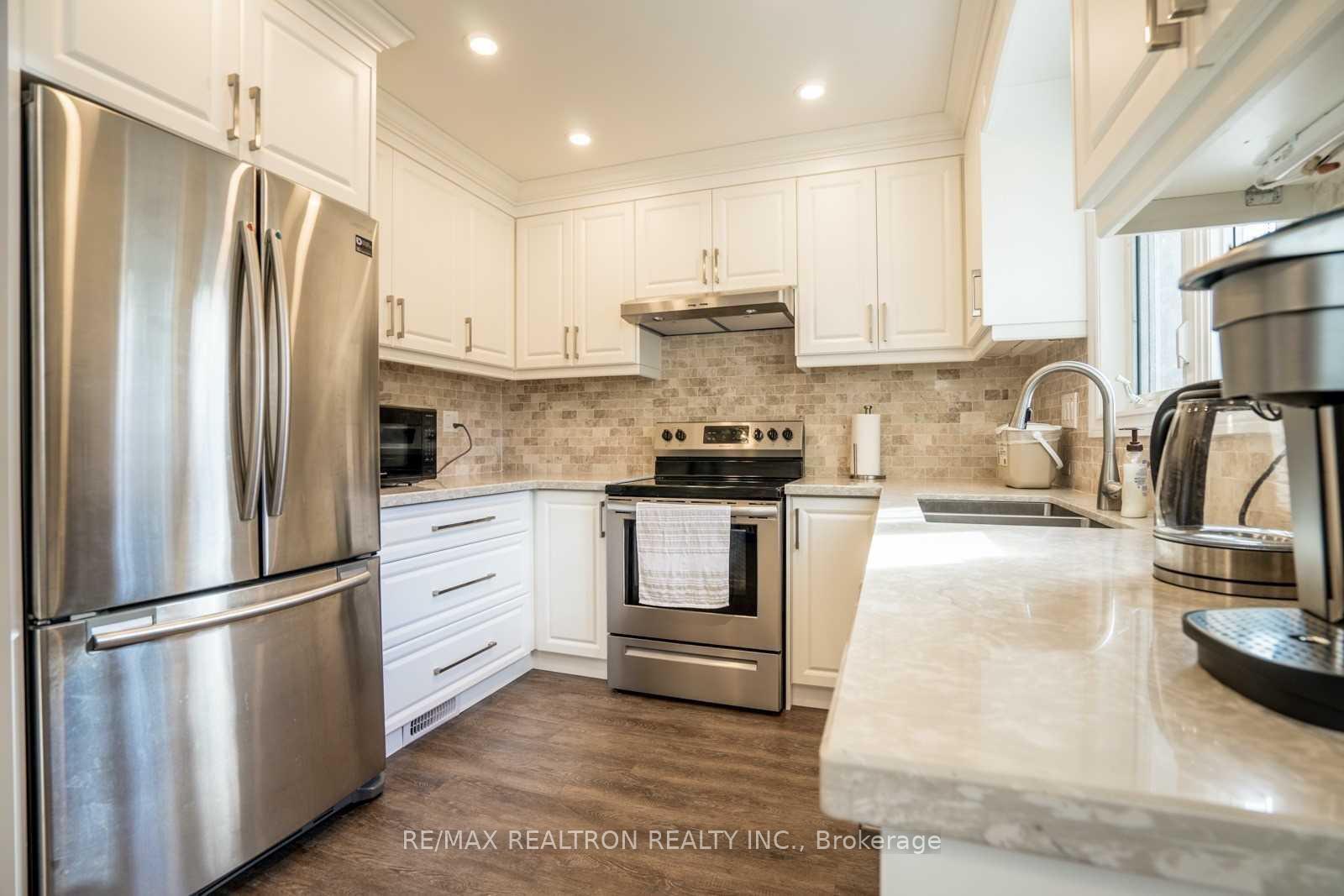 Photo 6 of 21 Ferrah Street, Markham, Unionville — HOMEH