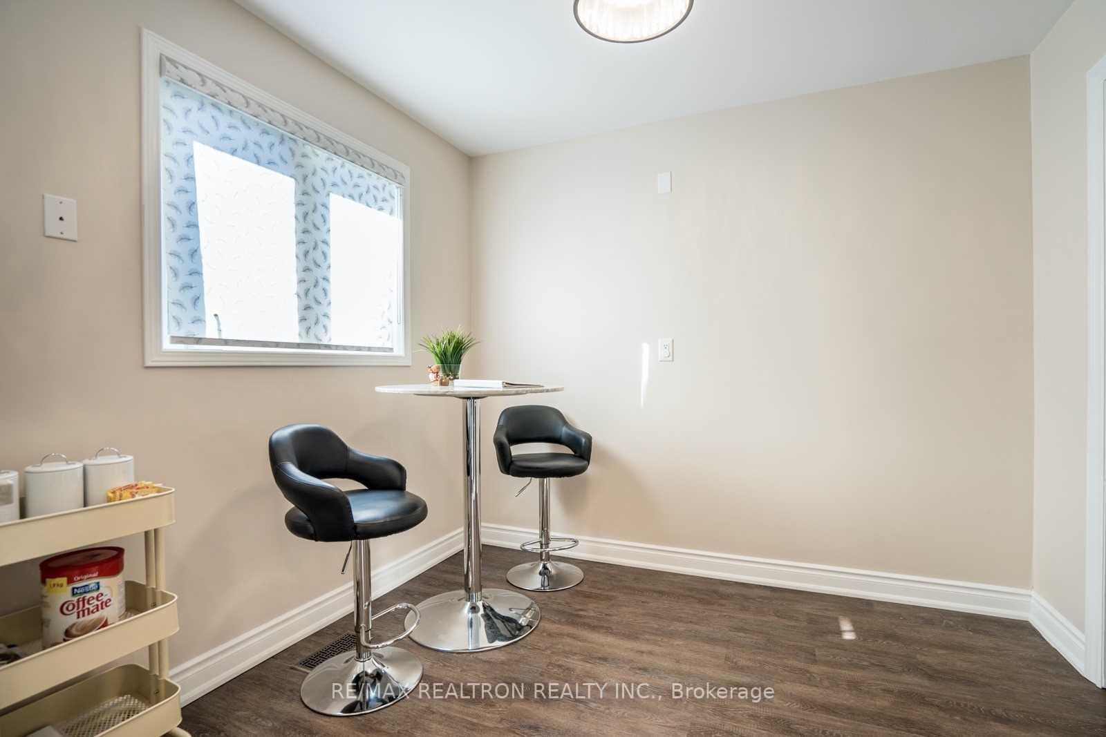 Photo 7 of 21 Ferrah Street, Markham, Unionville — HOMEH