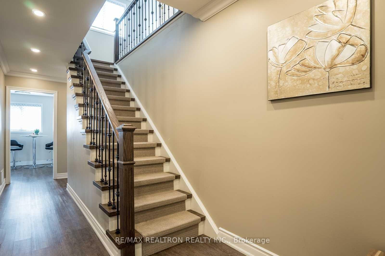 Photo 8 of 21 Ferrah Street, Markham, Unionville — HOMEH