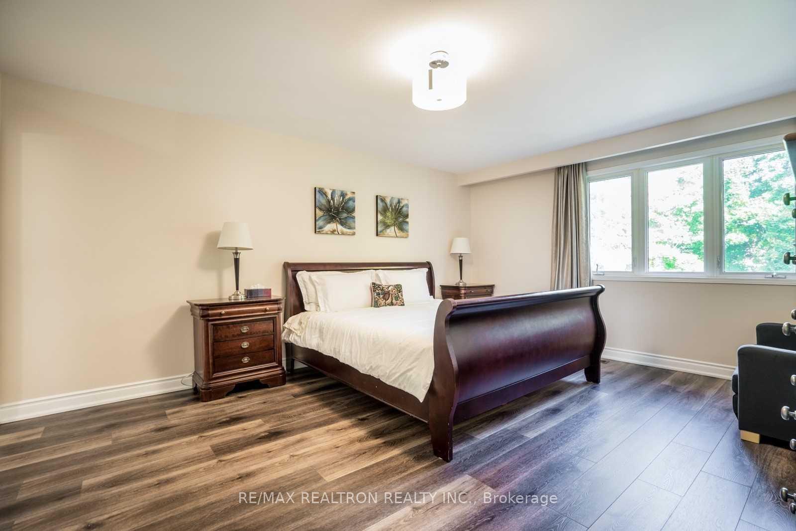 Photo 9 of 21 Ferrah Street, Markham, Unionville — HOMEH