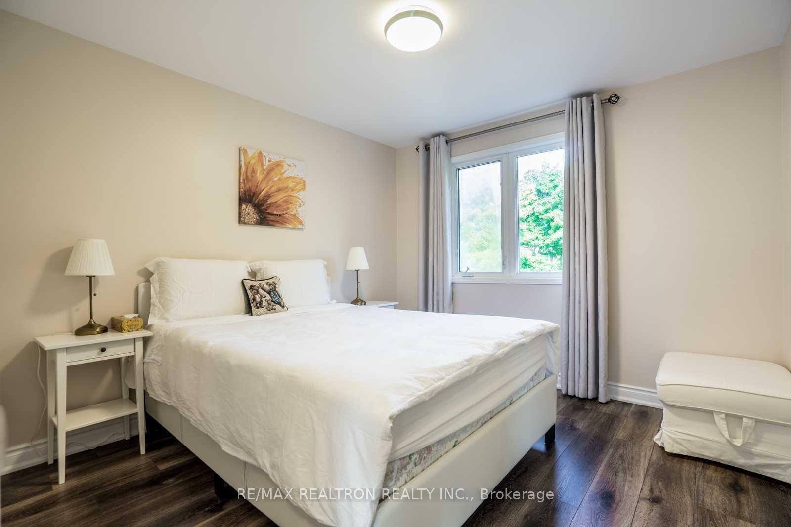 Photo 12 of 21 Ferrah Street, Markham, Unionville — HOMEH