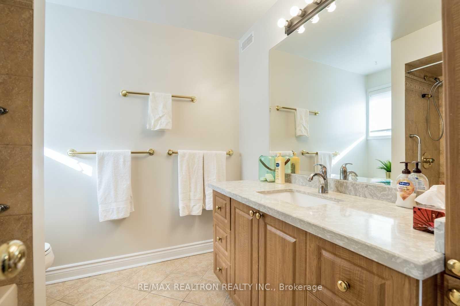 Photo 15 of 21 Ferrah Street, Markham, Unionville — HOMEH