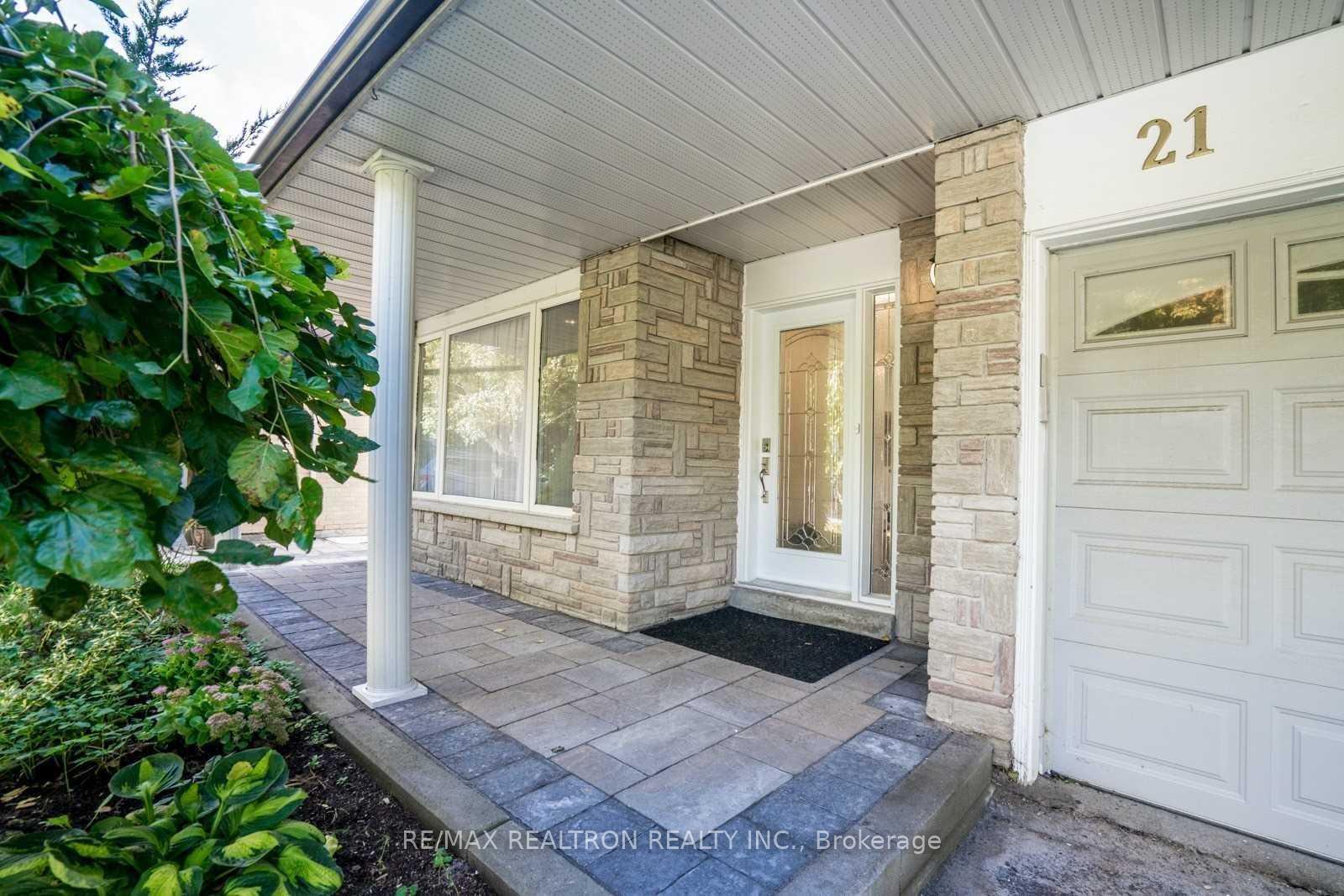 Photo 18 of 21 Ferrah Street, Markham, Unionville — HOMEH