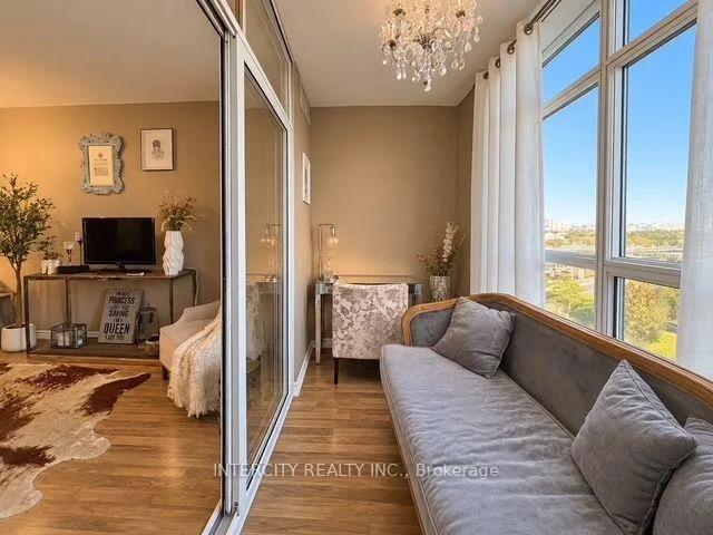 Photo 10 of Unit 1204, 9235 Jane Street, Vaughan, Maple — HOMEH