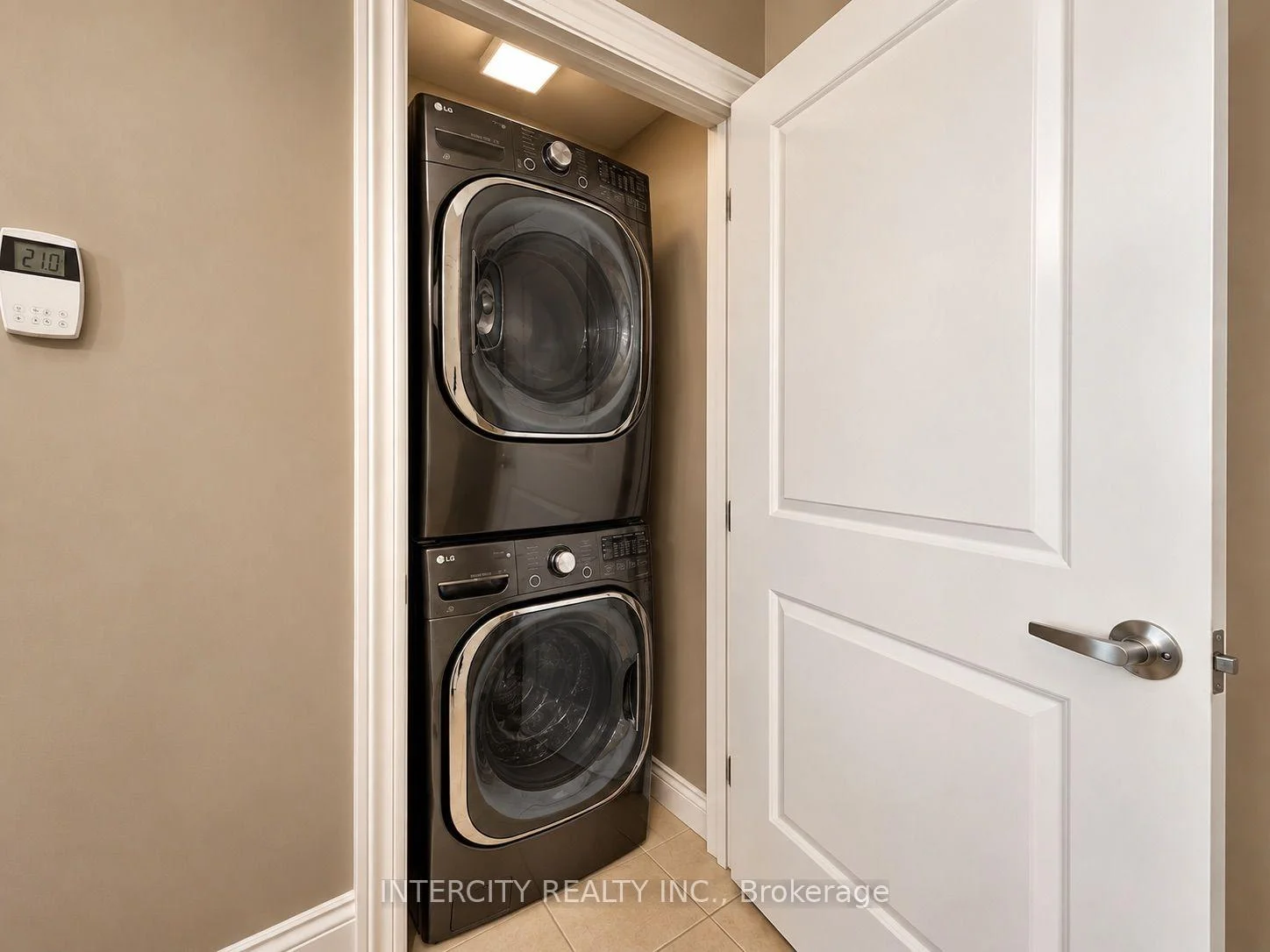 Photo 18 of Unit 1204, 9235 Jane Street, Vaughan, Maple — HOMEH