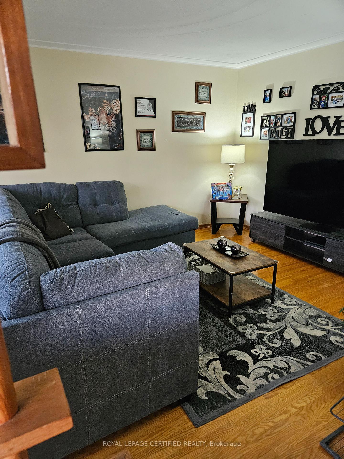 Photo 3 of 197 Craigroyston Road, Hamilton, Bartonville — HOMEH
