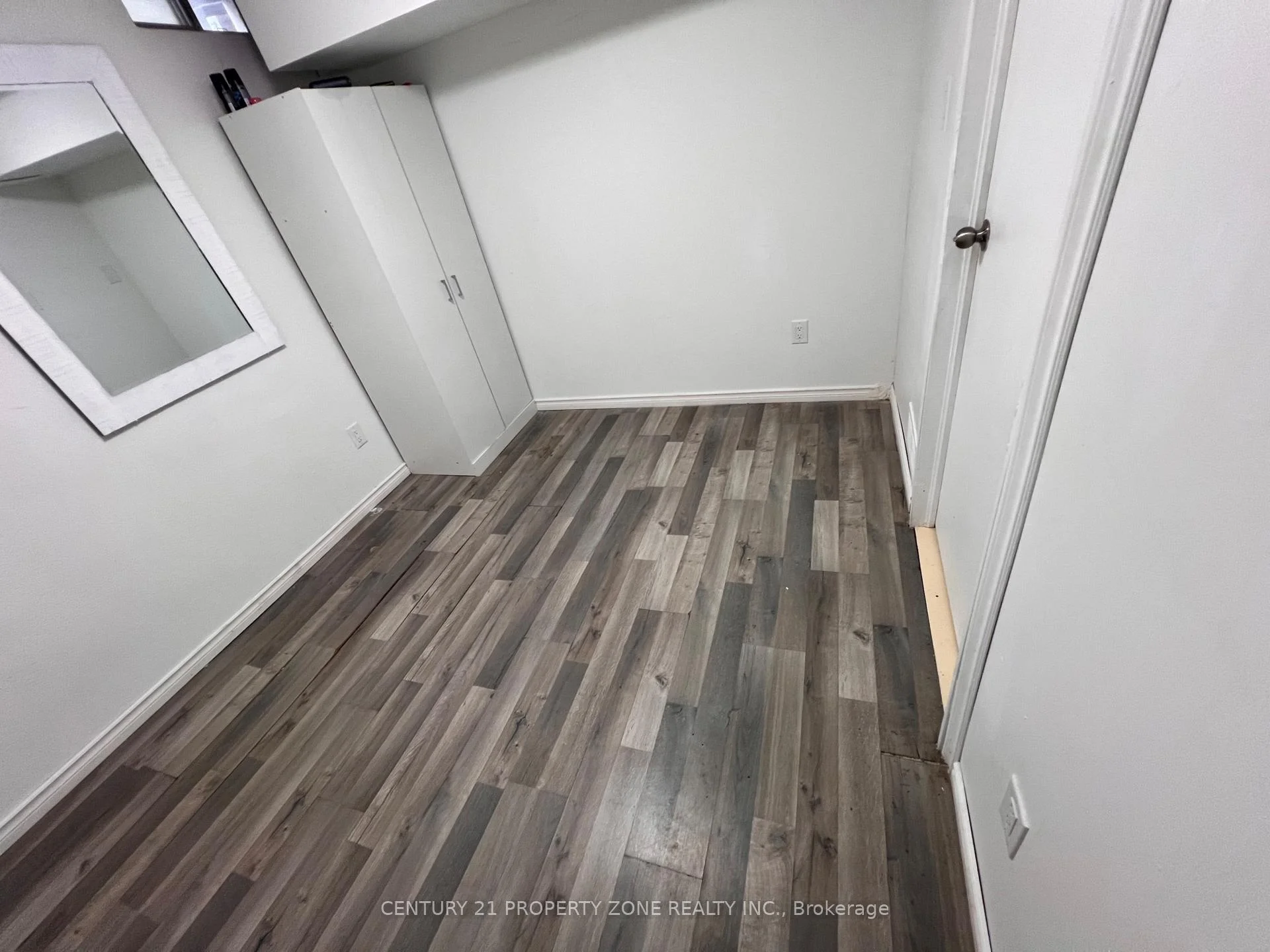 Photo of Unit Basement, 6 Roehampton Crescent W