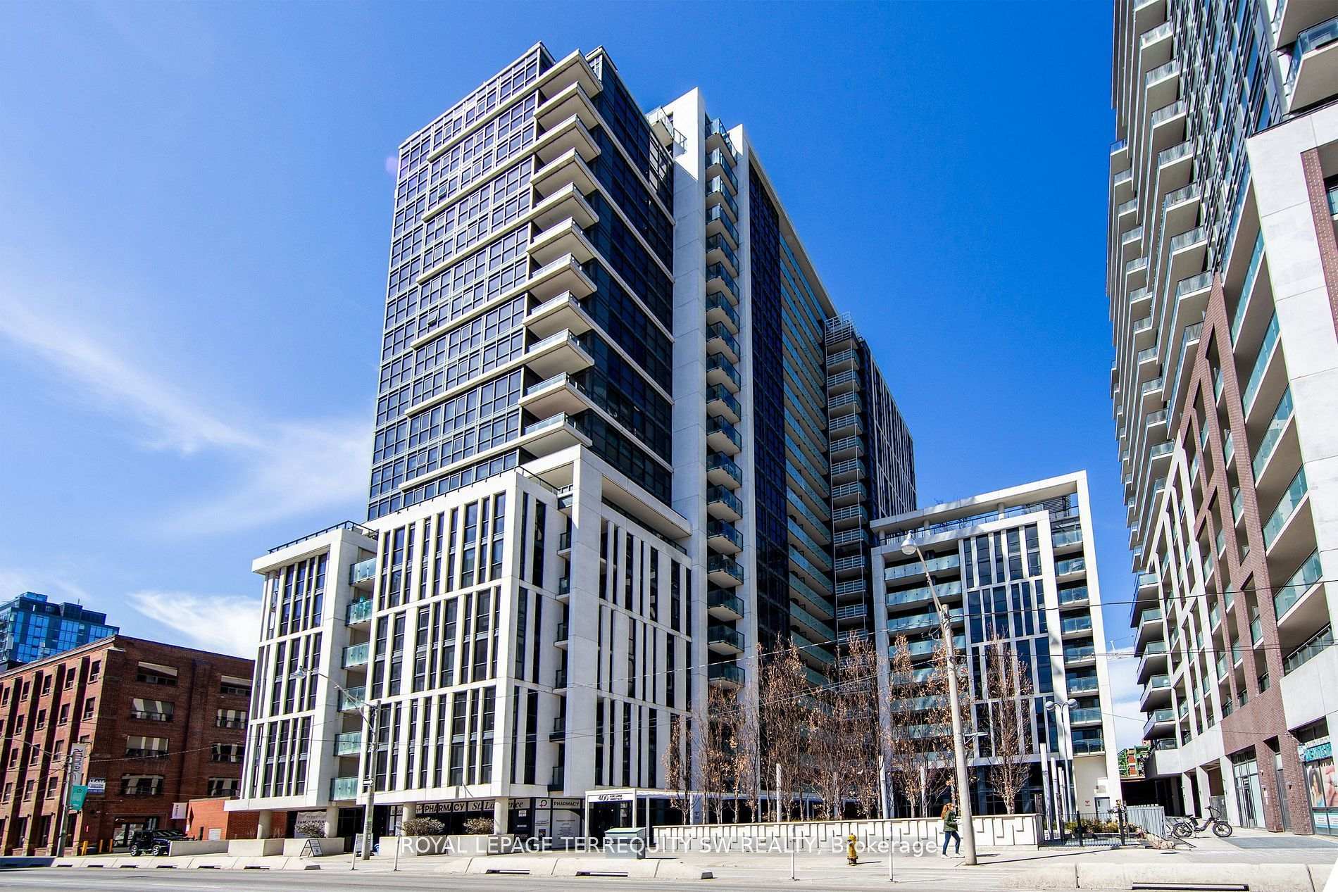 Photo of Unit 807, 400 Adelaide Street E